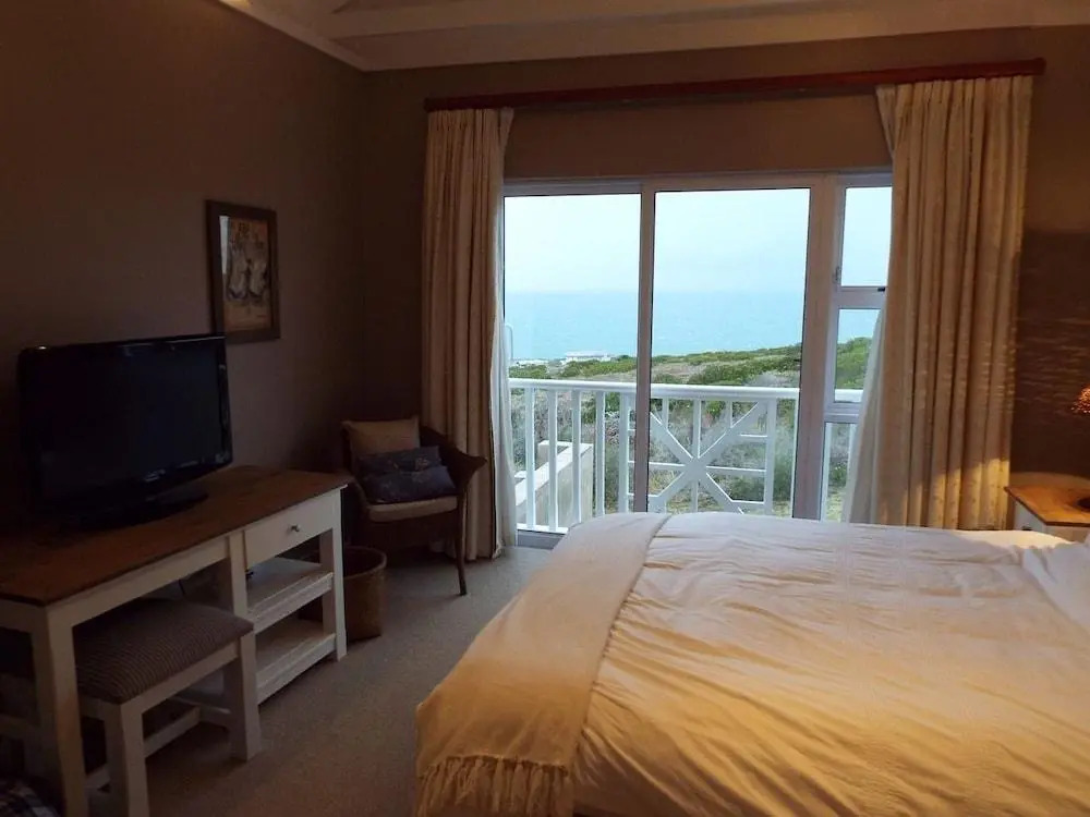Pinnacle Point Pool Lodge