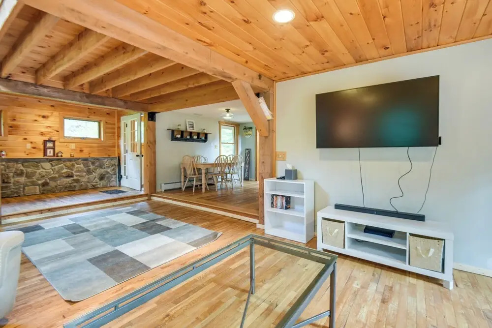 Meredith Home w/ Deck: 6 Mi to Lake Winnipesaukee!