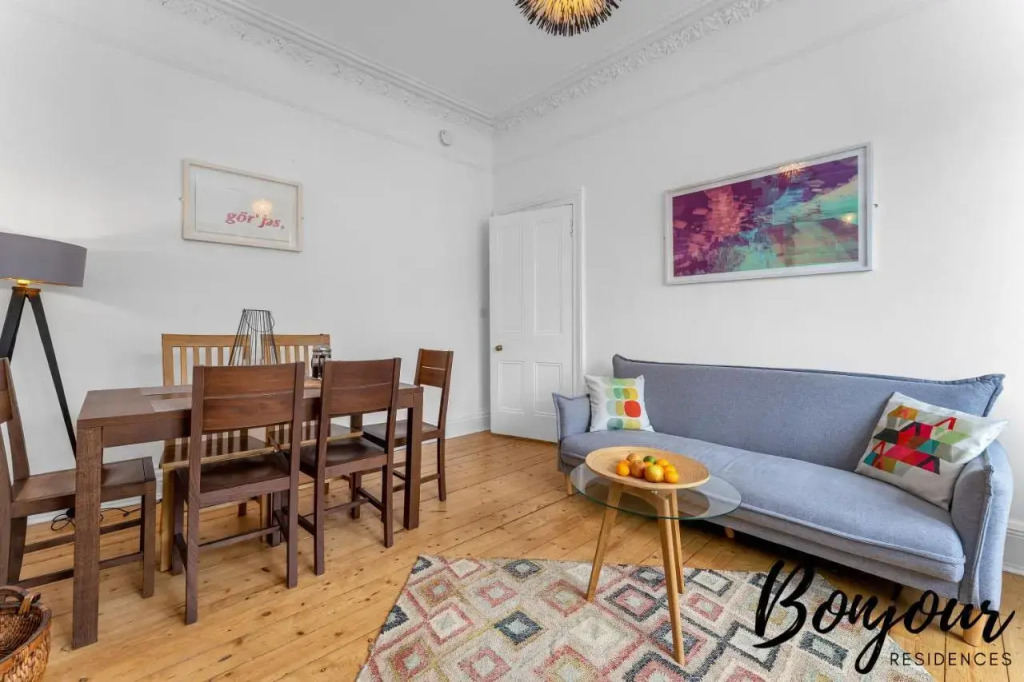 Central Cozy 2BR-1BA near Princes Street
