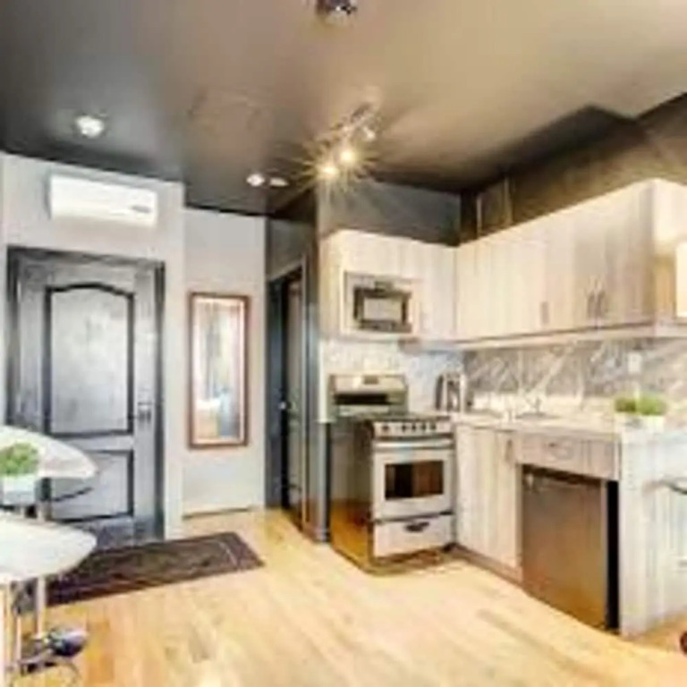 Studio in Ville-marie, Montréal, With Wifi