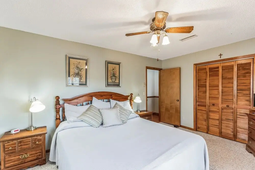 Warm And Cozy Cabin In Lake Lure, Nestled In Hardwood Trees, Peaceful Home- Wifi 3 Bedroom Home by Sunscape Property Management
