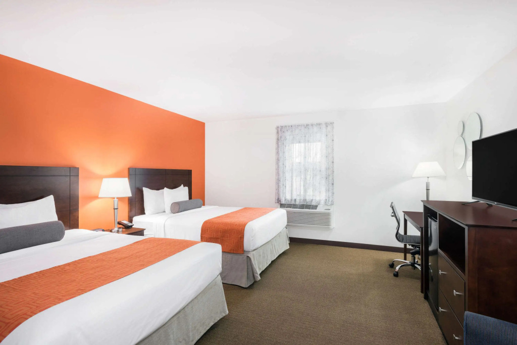 Howard Johnson by Wyndham Quincy/ Boston
