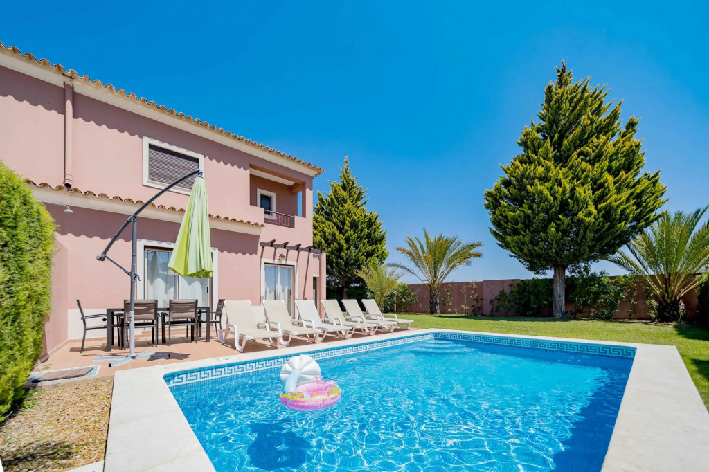 Unique Armação de Pêra Villa by Ideal Homes