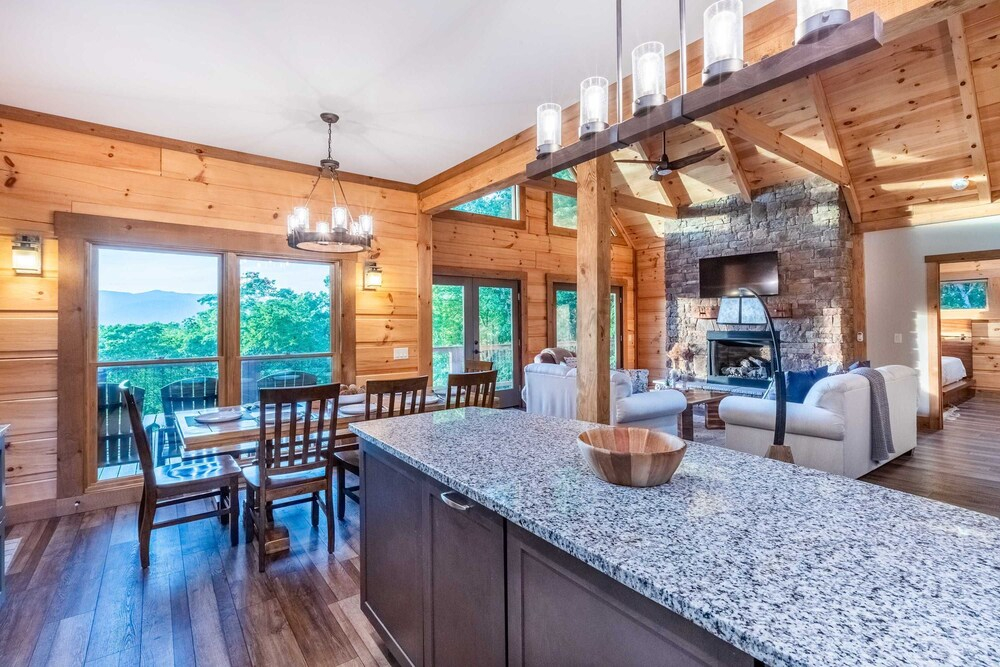 Luxury Cabin Lake View Access Theater Game Room