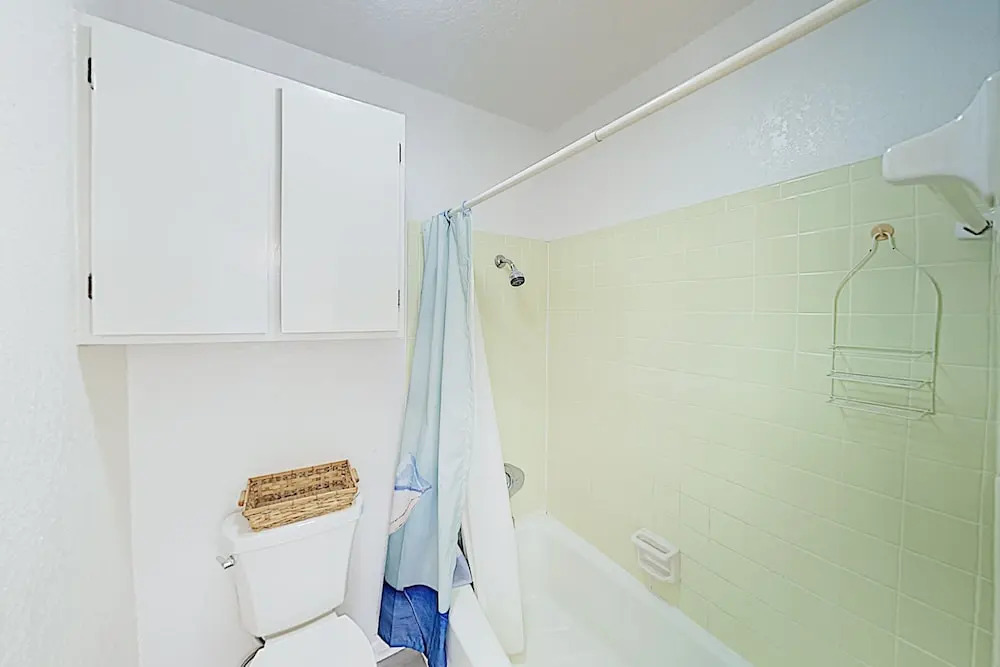 New Listing! Remodeled W/ Pool, Pier, Tennis 3 Bedroom Condo