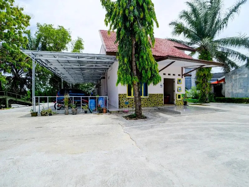 OYO 90263 Hotel Diva Golf