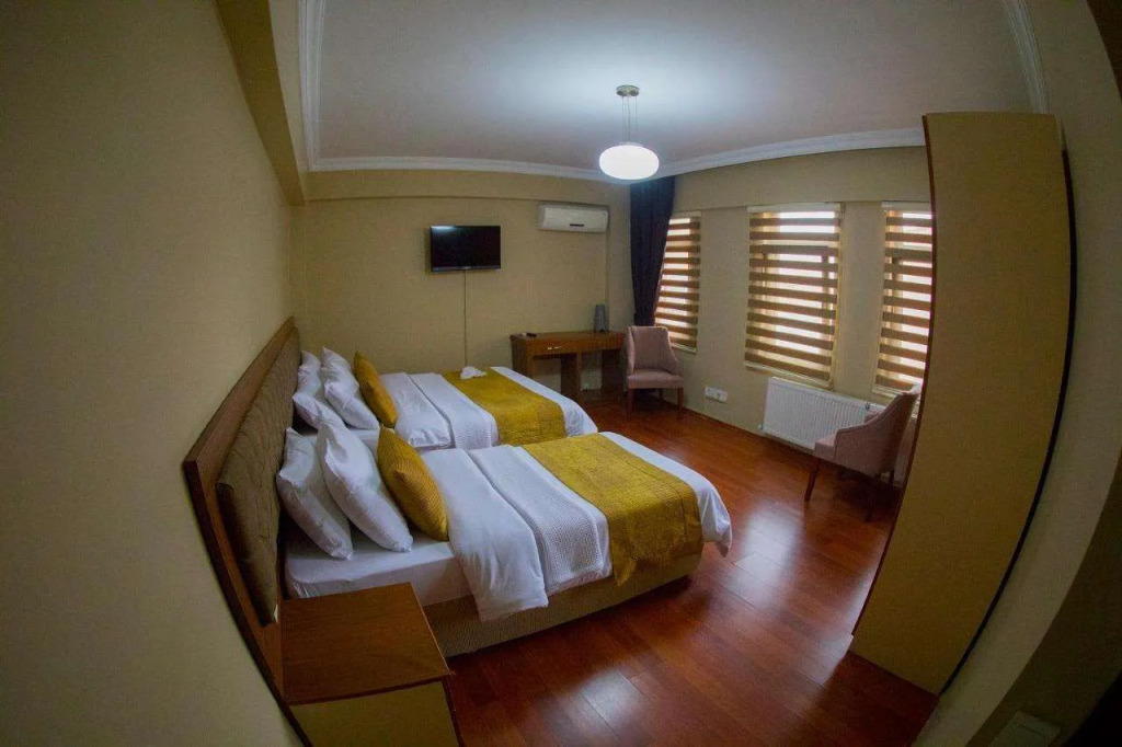 Ramparts Hotel
