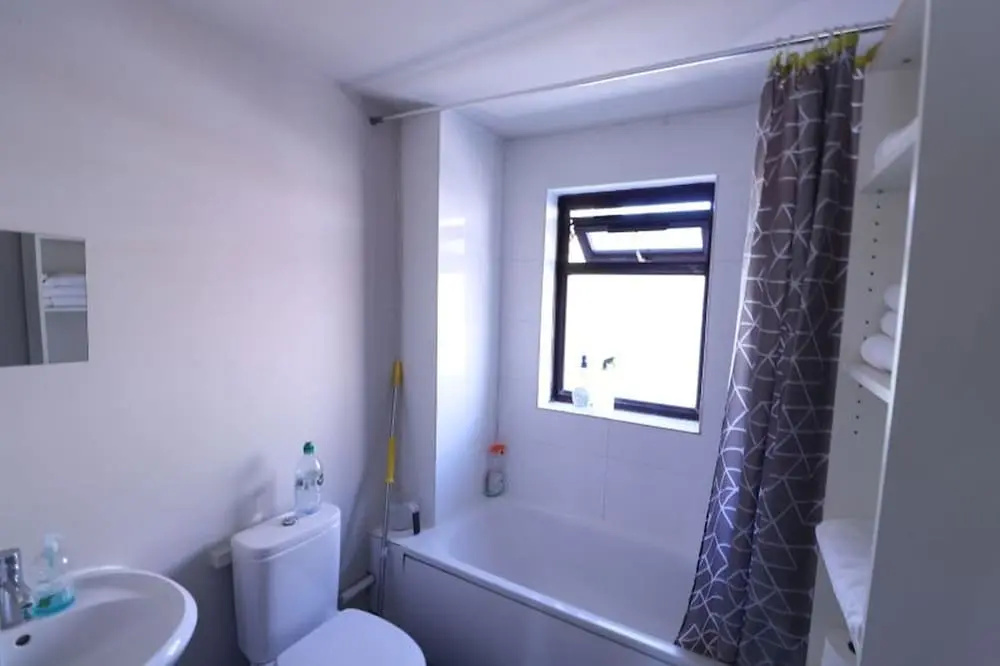 A quiet residential 3 Bedroom Family House b/w Kings Cross and Camden Town