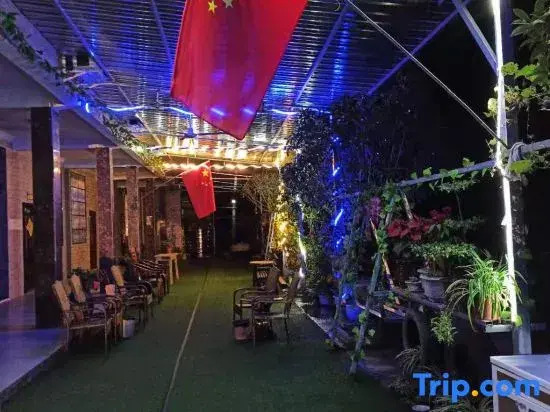 Shangli ancient town water bay green home stay