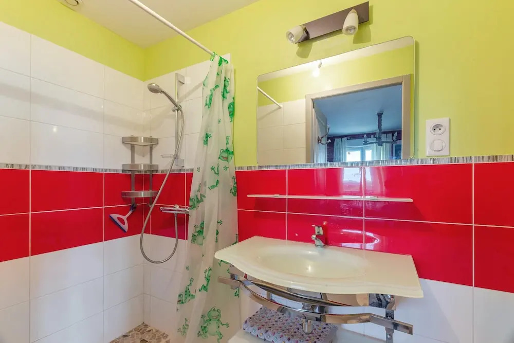 Apartment With one Bedroom in Mortagne-sur-gironde, With Furnished Gar