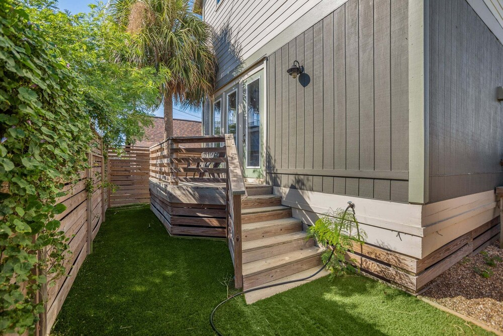 The Oyster House - Pet Friendly! Golf Cart Included!
