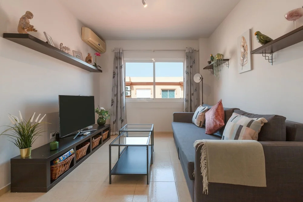 De Ronda in Co n With 1 Bedrooms and 1 Bathrooms
