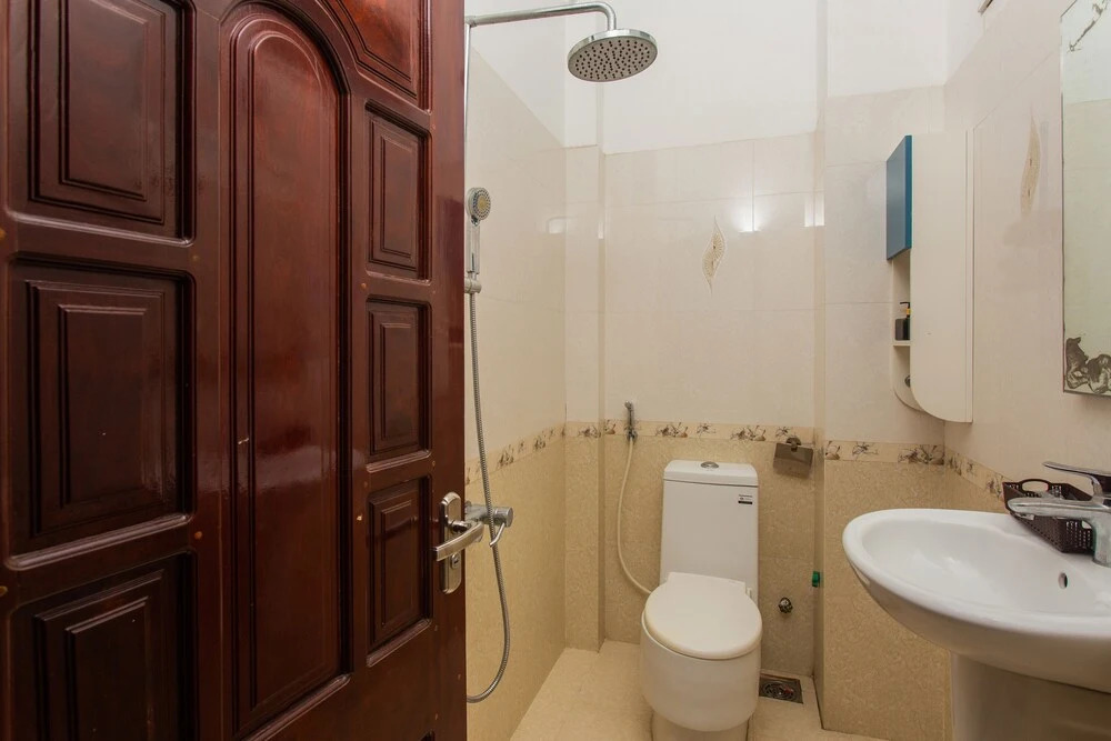 OYO 956 Hung Thinh Koreana Hotel