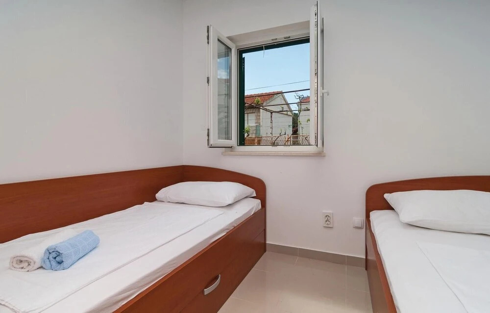 Awesome Apartment in Sutivan With 2 Bedrooms and Wifi
