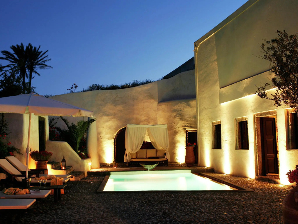 Villa in Santorini with Stunning Outdoor Kitchen