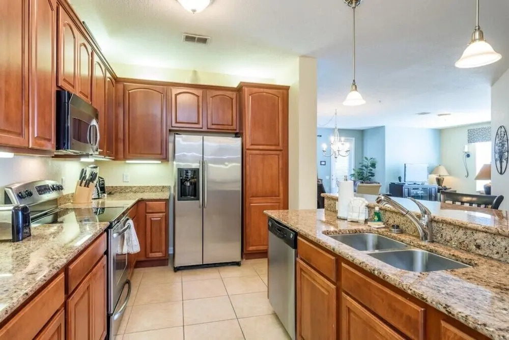 Next To Clubhouse With Lake View- Near Occ 4 Bedroom Condo
