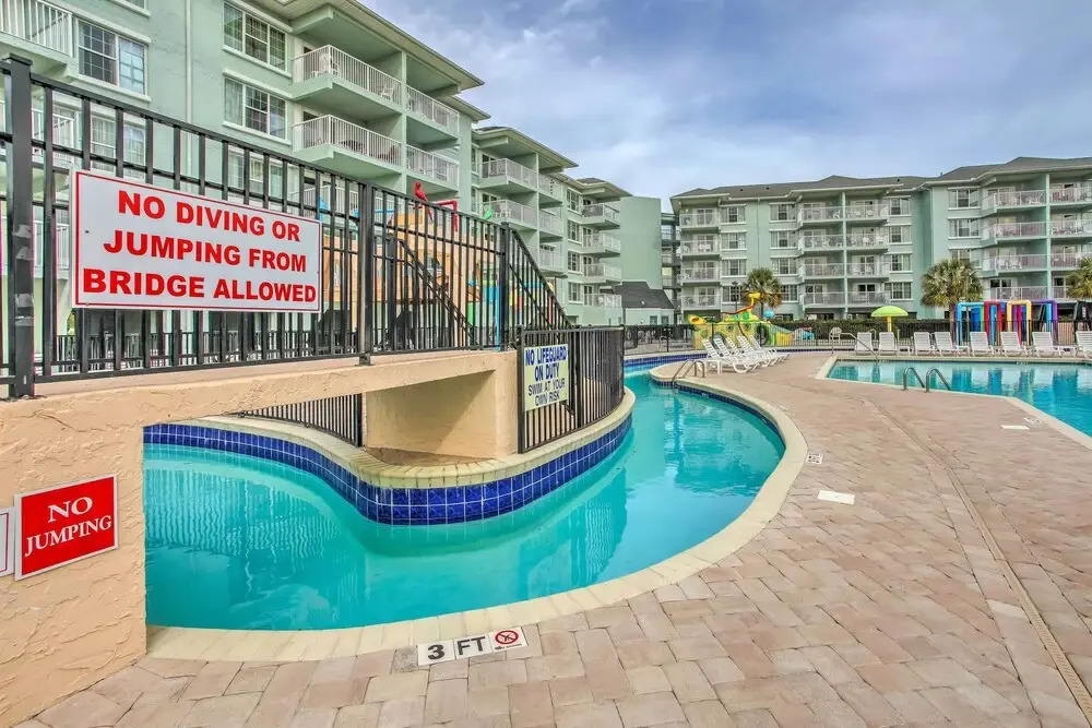 Summerhouse Villas Condo: Private Resort Beach