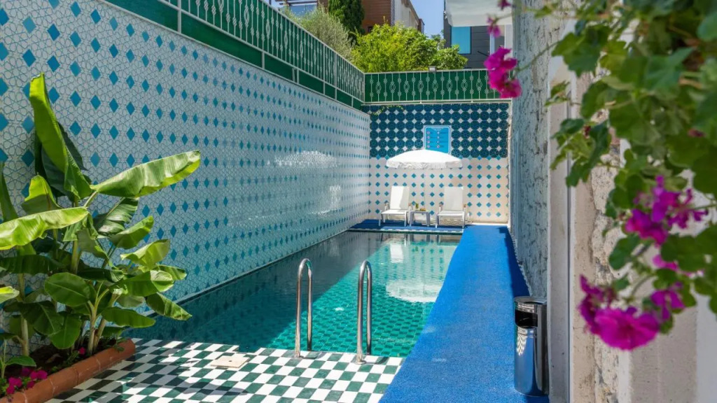 DAM HOTEL LARA