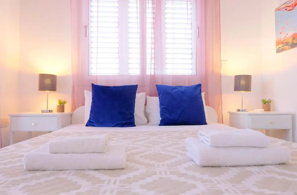 Nissini Blanco, 3 bedroom villa with private pool, 5 min to the beach