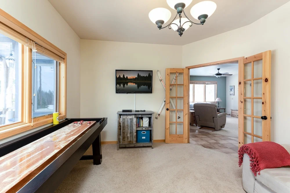 New Listing! Spacious W/ Private Hot Tub 6 Bedroom Home