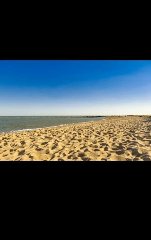 A Stunning Spacious Holiday Caravan at Seawick