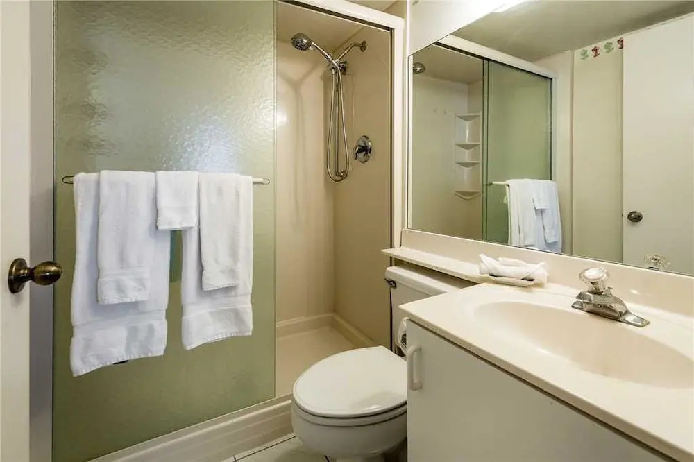 Admirals Bay 152 - Two Bedroom Condo