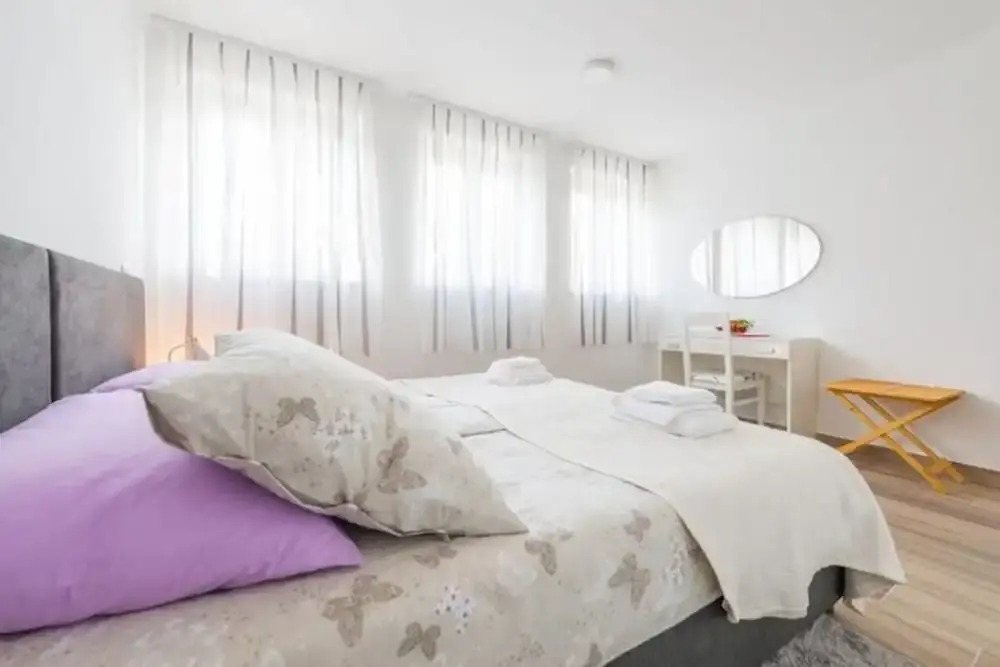 Apartment Luce Royal - One Bedroom Apartment With Balcony and Sea View