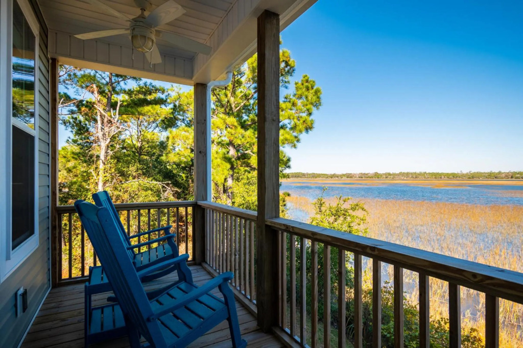 Intracoastal Views by Oak Island Accommodations