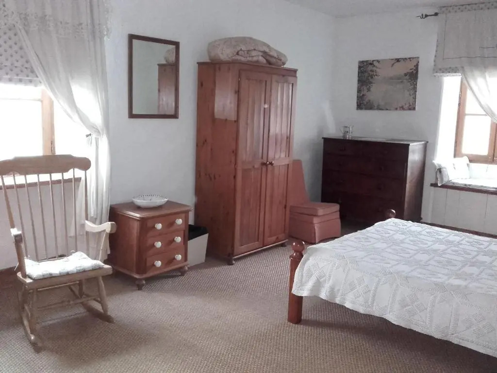 Gîte La Roche-Neuville, 6 pièces, 14 personnes - FR-1-600-148