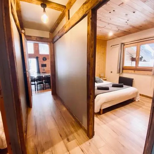 13 personnes,jacuzzi, pied des pistes et des chemins, 4 chambres