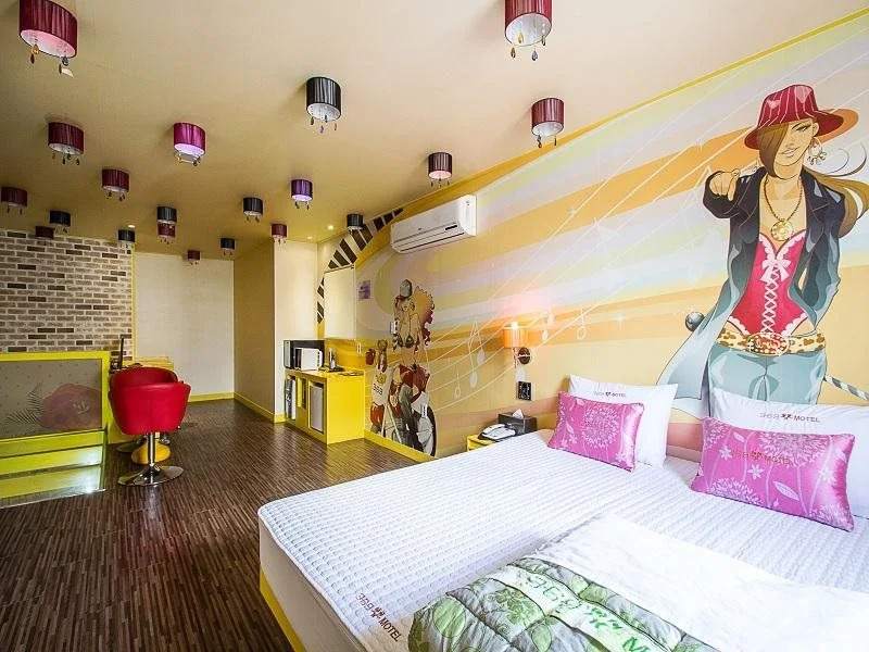 Hotel 369