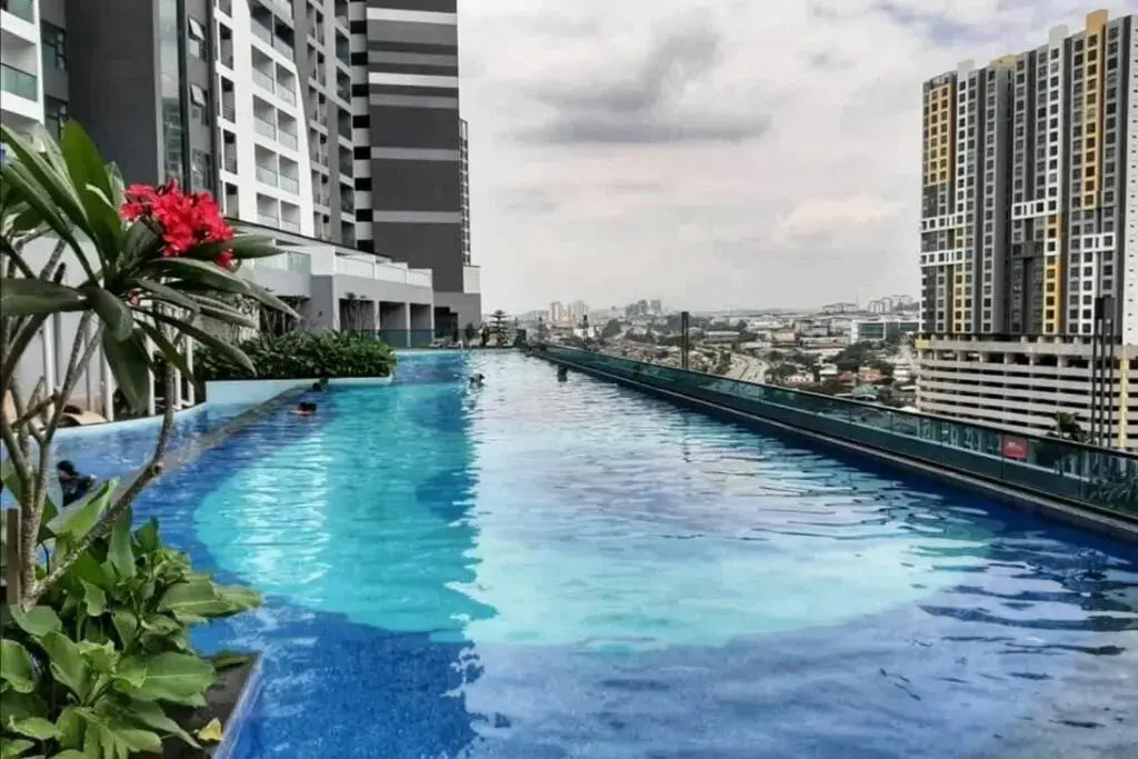 Symphony Tower Studio #2 with balcony
