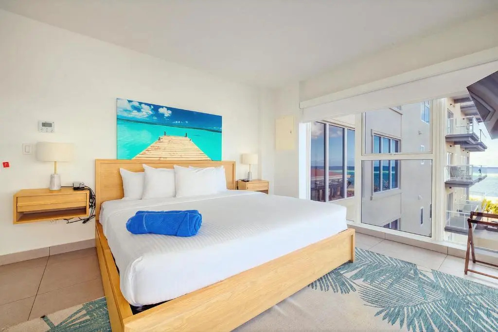 Upscale Studio City and Harbor Views Urban Oasis