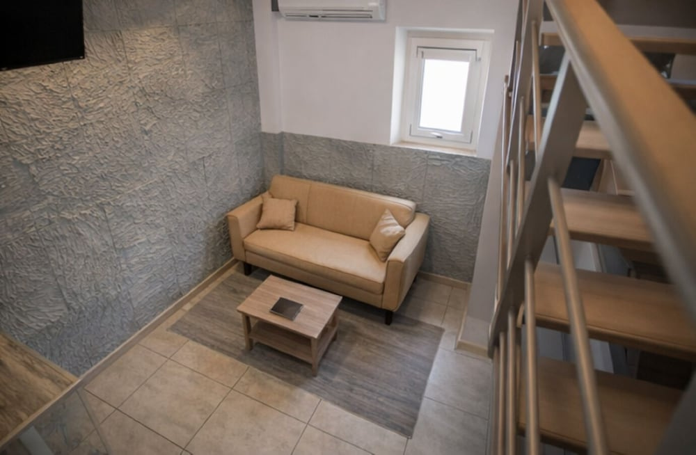 Airnest Suites Near Athens Airport By SEM