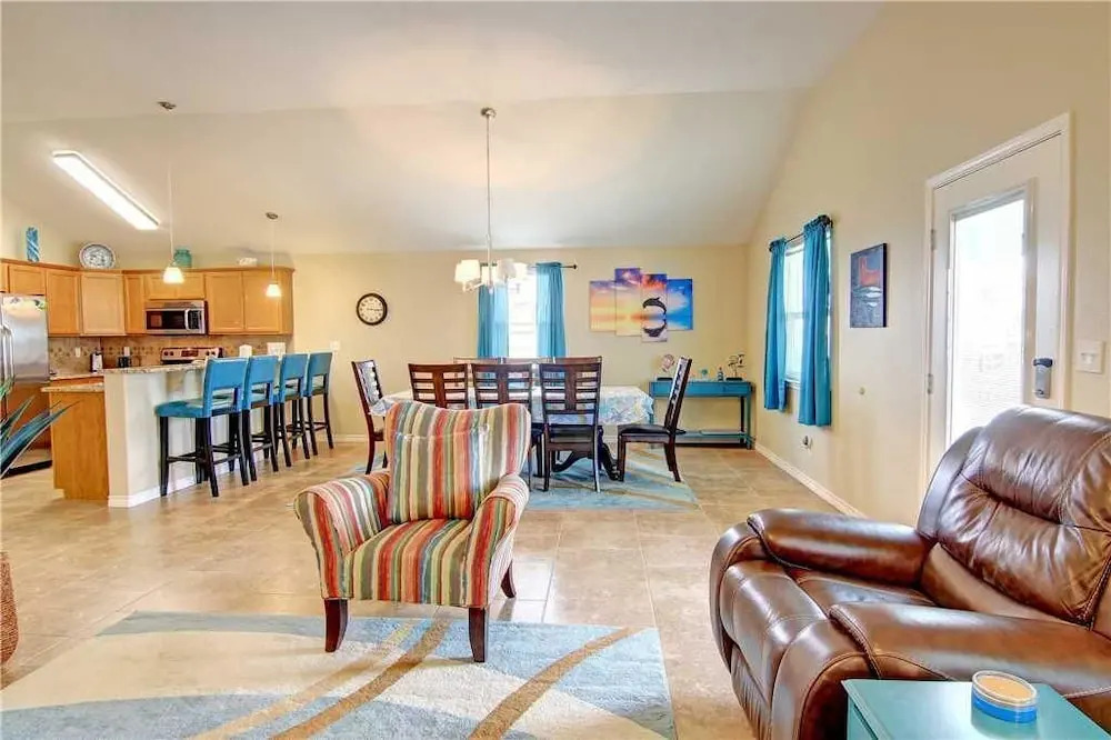 Dolphin House 3 Bedrooms 3 Bathrooms Home