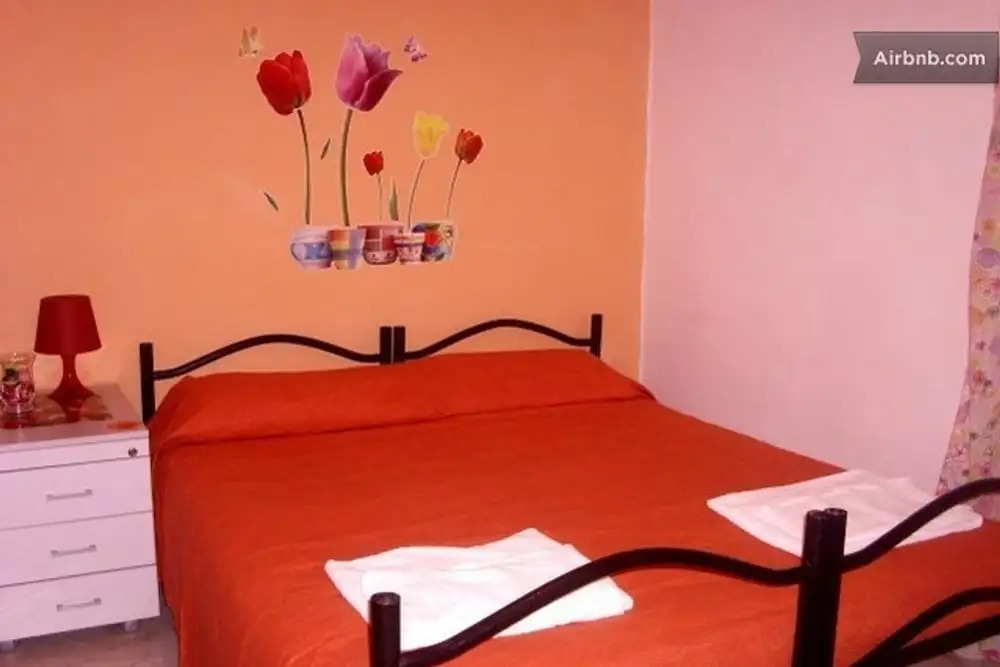 Bed in Art - Termini - Coliseum Apartments for Rent in Rome