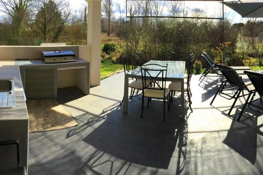 charming family house with pool located at Lisle sur la sorgue - sleeps 8