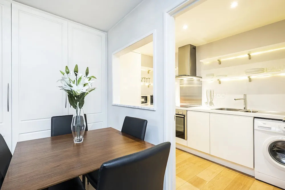 Bridgwalk Apartment by Flexystays