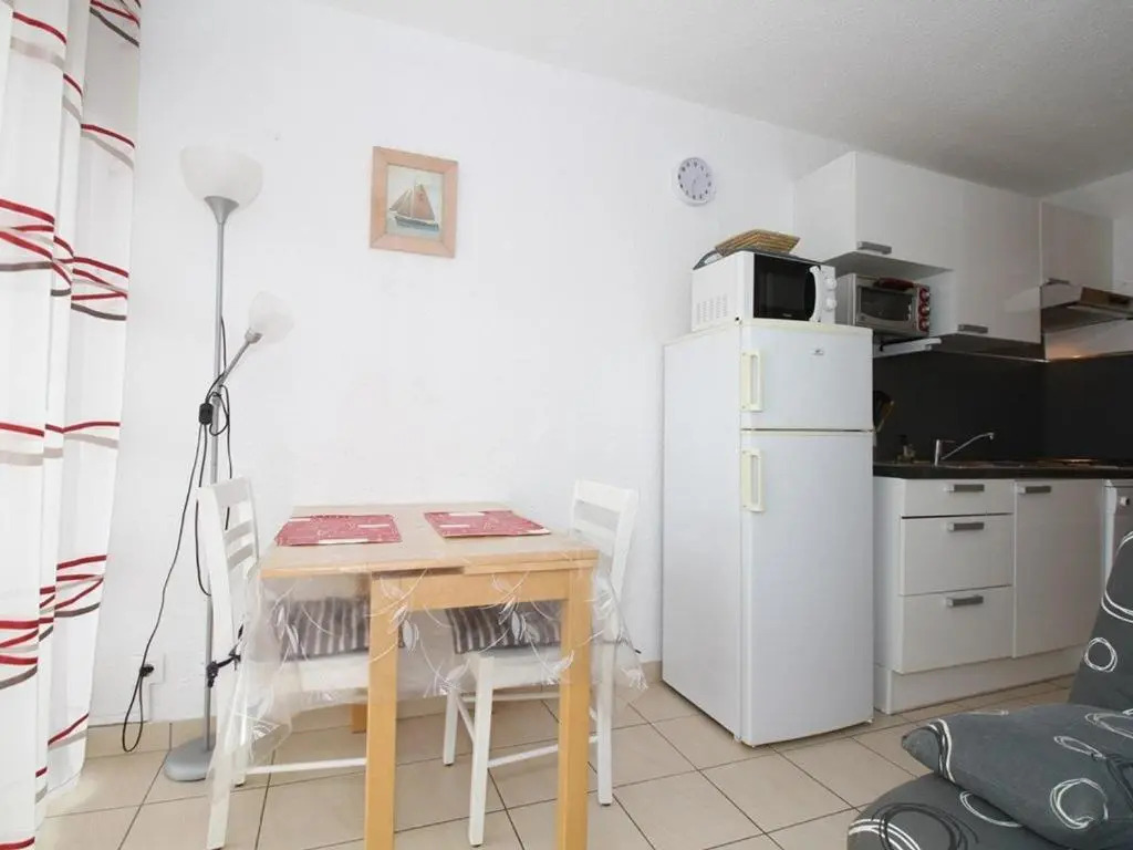 Appartement Balaruc-les-Bains, 1 pièce, 4 personnes - FR-1-553-43