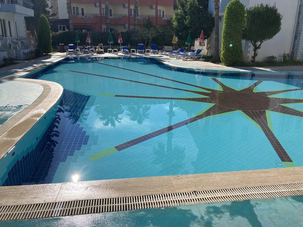 Popular 1 bed Apart Home in Central Side With Many on Site Amenities Facilities