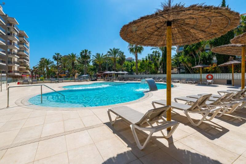 Rentalmar Salou Playa Family Suites & Pool