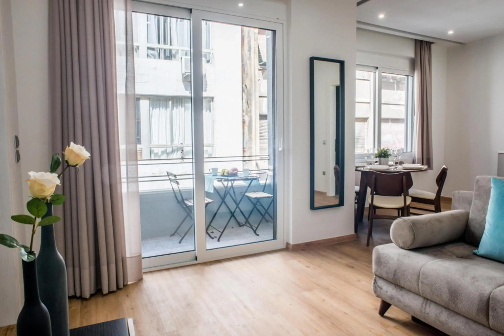A23 Sunny & Cosy suite with balcony near Parthenon