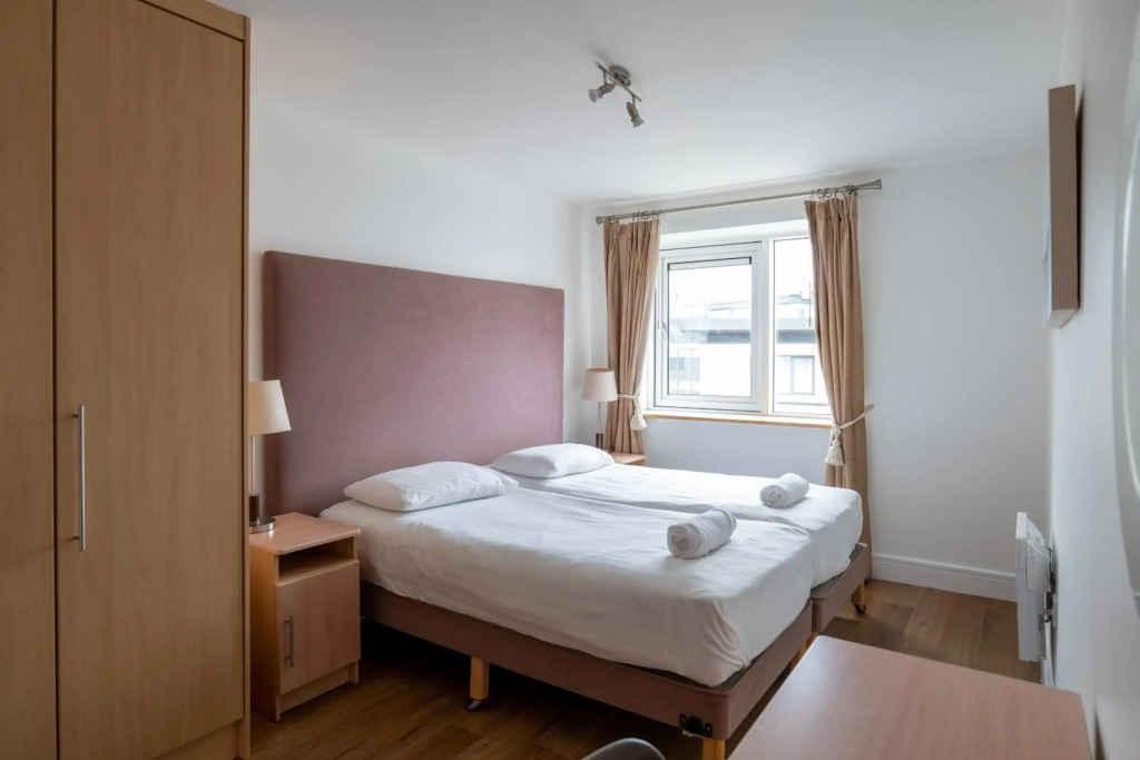 Geata na Cathrach - Galway Lakeside Apartments