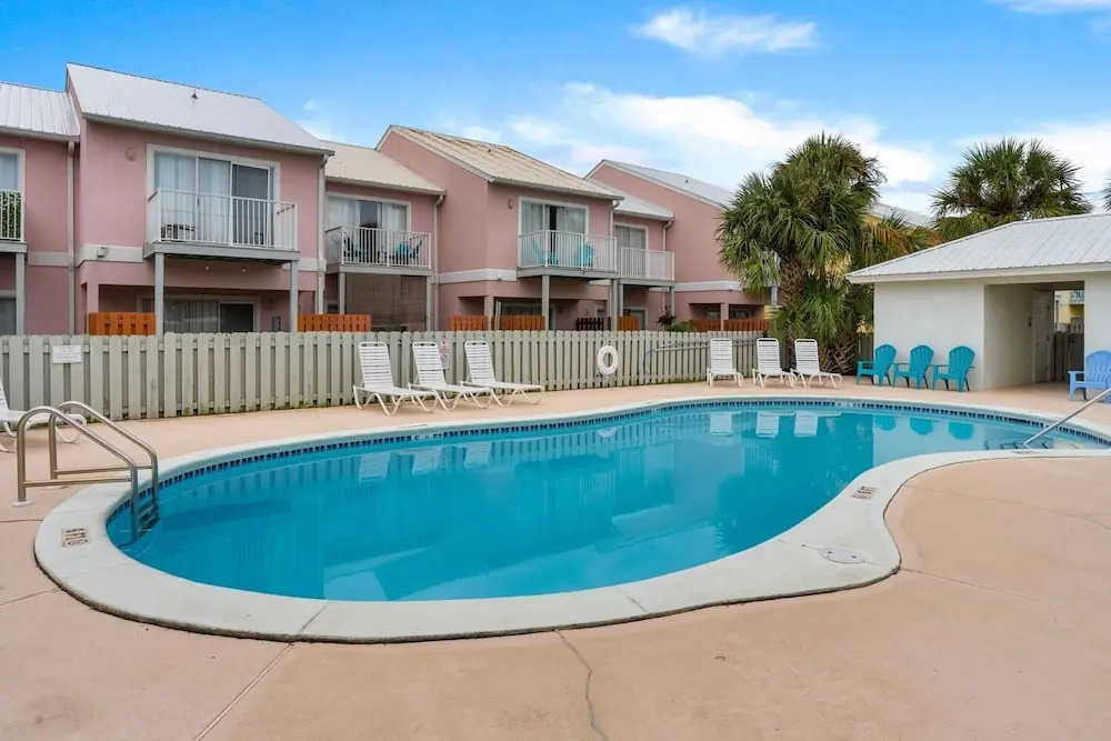 Coral Crab 2 Bedroom Townhouse by RedAwning