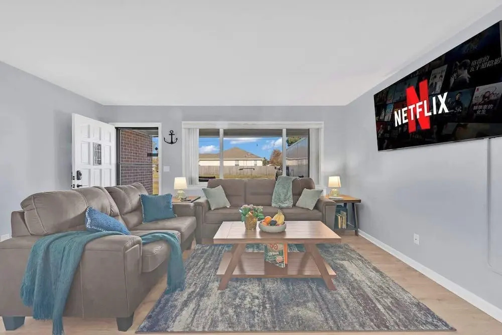 3 Blocks to Bay + Boat Parking + Renovated + 3 Bd