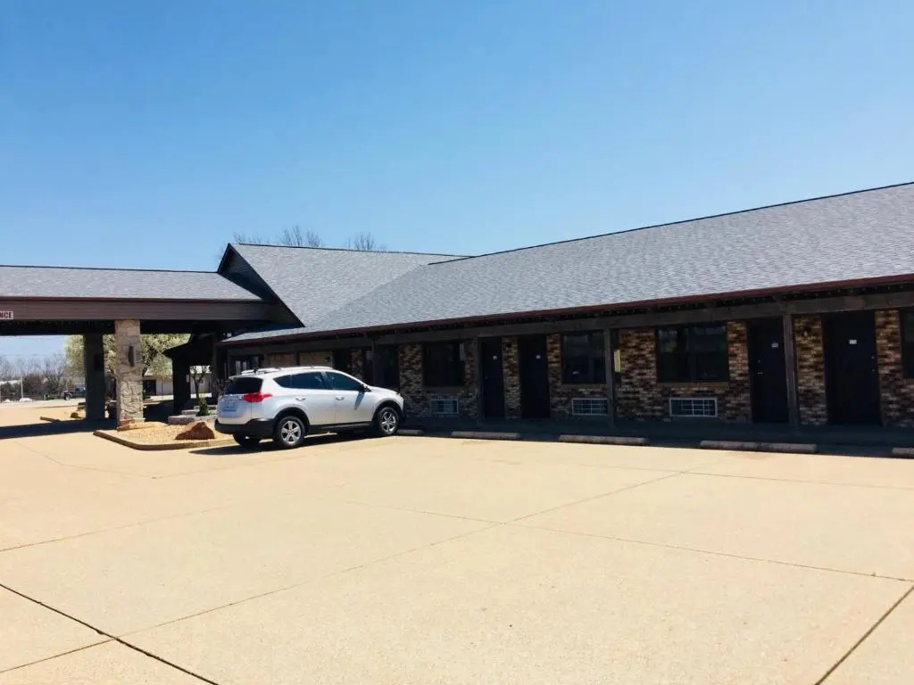 Owensville Inn