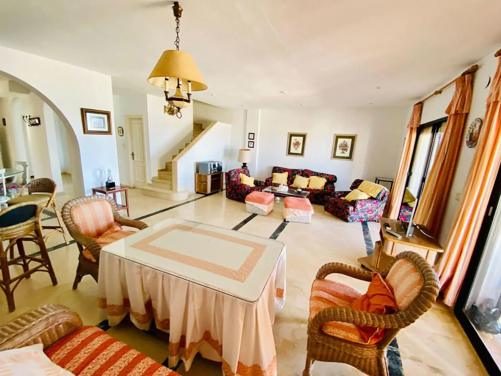 Beautiful house on the beachfront in Costa tropical