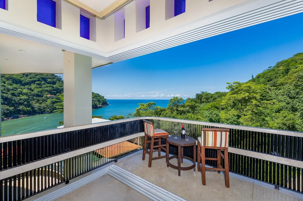 Beach Frontage Armonia Villa With Stunning Views