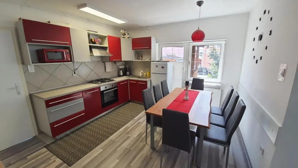 Apartma4us