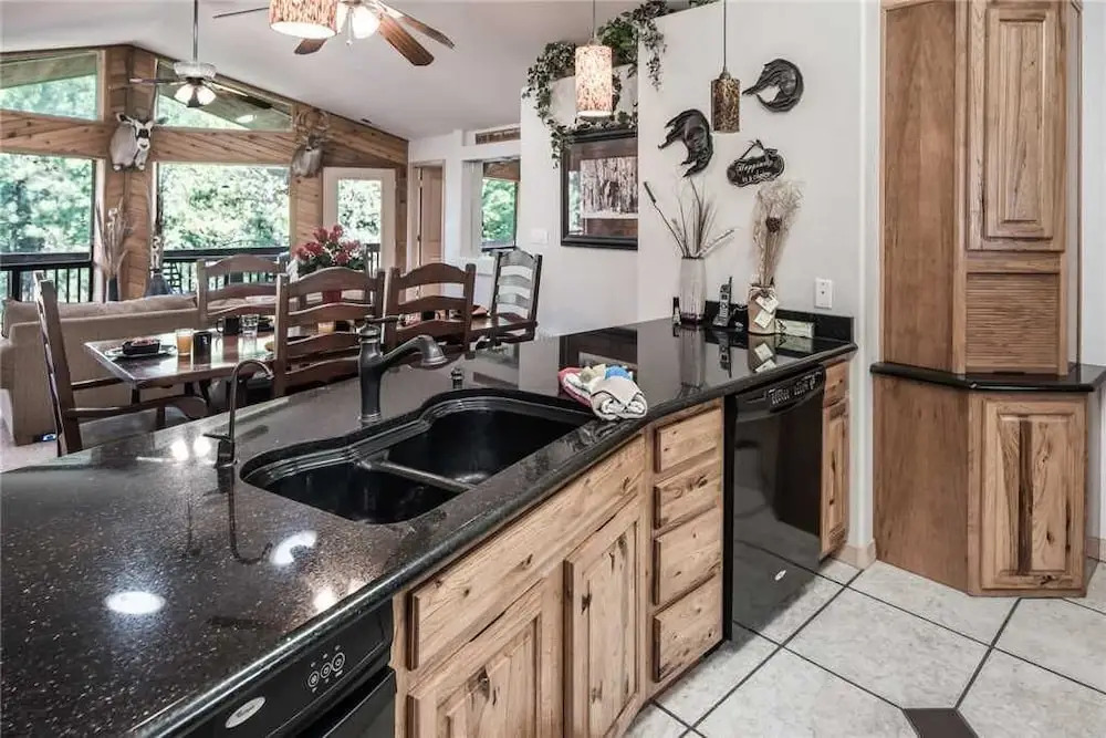 A River Runs Through It - Three Bedroom Cabin with Hot Tub